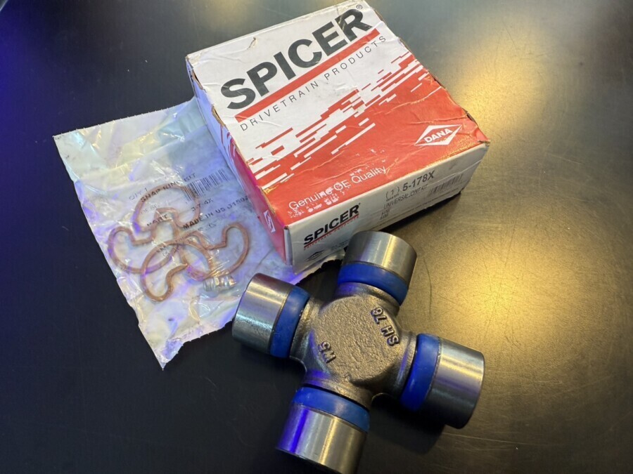 SPICER製　UINIVERSAL JOINT KIT