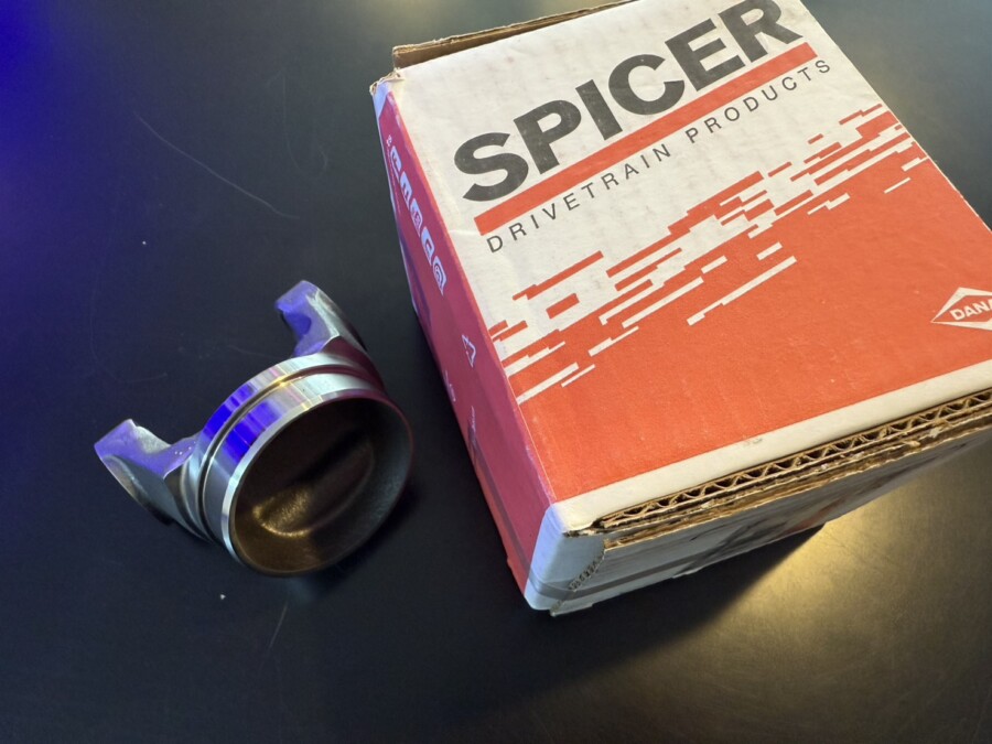 SPICER製　TUBE YOKE